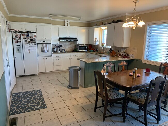 Remodeled Kitchen w/ Granite - 822 W Norman St