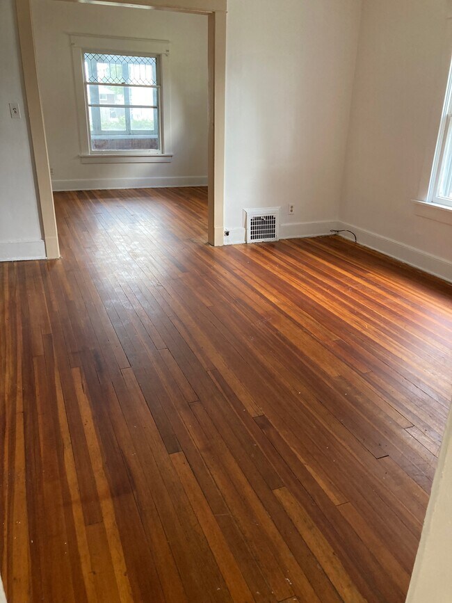 Dining room - 55 Tompkins St