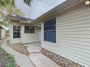 Building Photo - 16031 Hidden Acres Dr