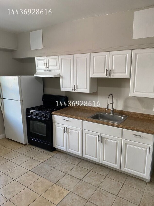 Primary Photo - 527 N Kenwood Ave