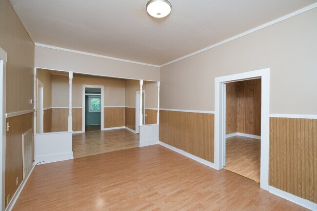 Building Photo - 148 S Hunt St