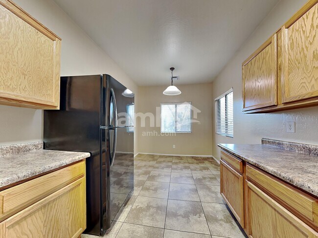 Foto del edificio - 1119 W Vineyard Rd