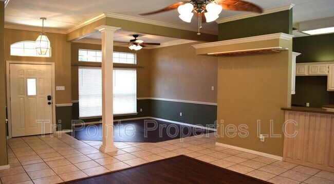 Building Photo - 1108 Highcrest Dr