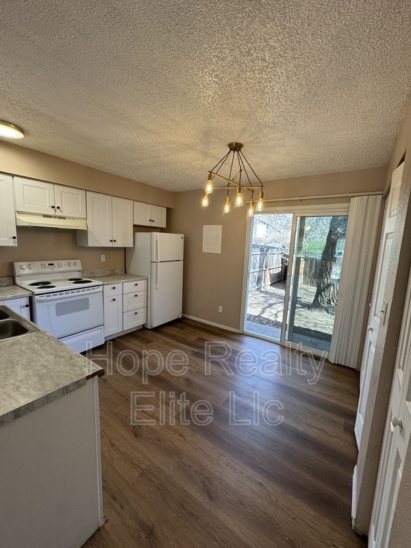 Foto del edificio - 2522 Knob Hill Ct