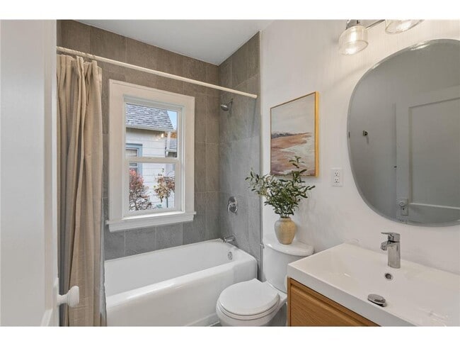 Foto del edificio - 3419 24th Ave S