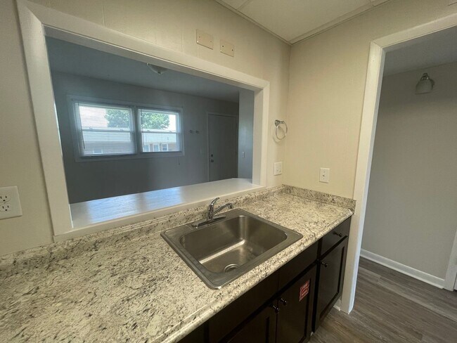 Foto del edificio - 332 Old Gray Station Rd