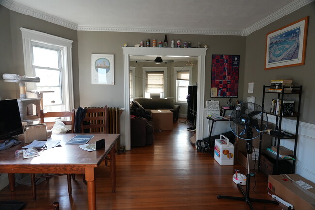 Building Photo - 18 Bayside St