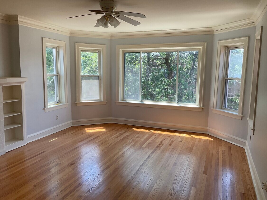 7915 S Rhodes Ave Unit 3, Chicago, IL 60619 Condo for Rent in Chicago, IL