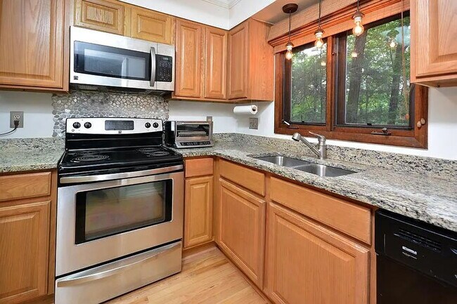 Foto del edificio - 124 Twisted Oak Pl