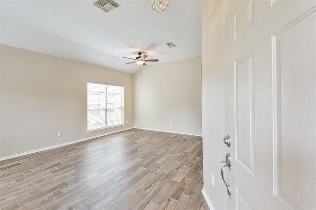 Foto del edificio - 9127 Willow Crossing Dr