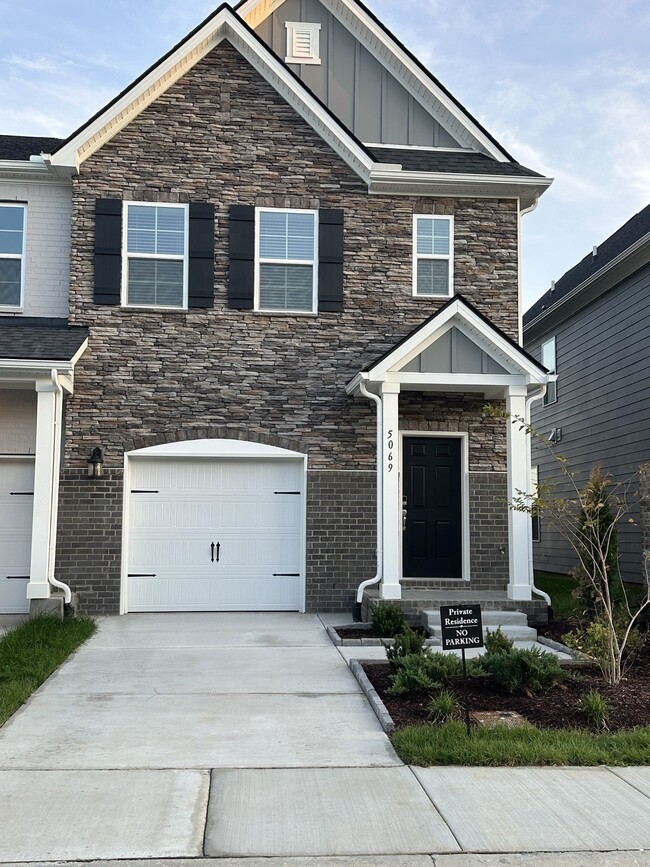 Building Photo - 5069 Dayflower Dr