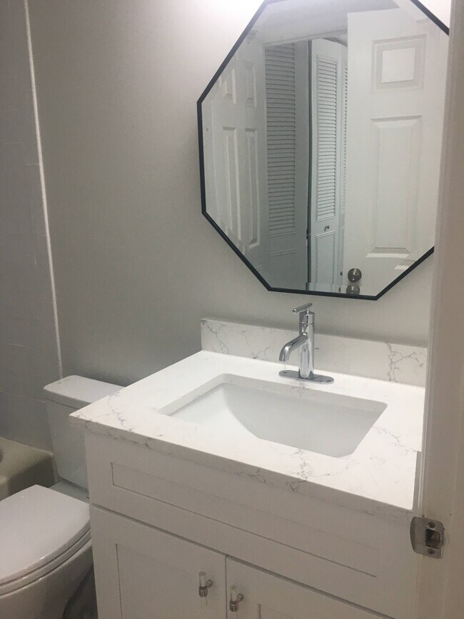 Foto del edificio - 1524 Woodcrest Dr