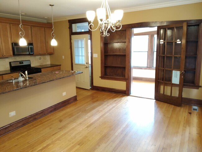 Foto del edificio - 4811 N St Louis Ave