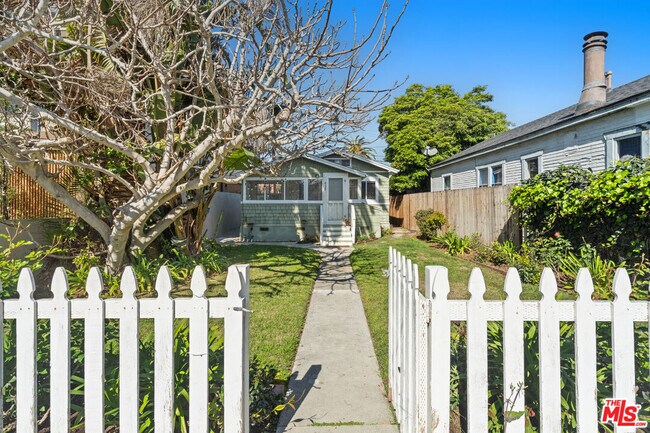 Foto del edificio - 439 Howland Canal