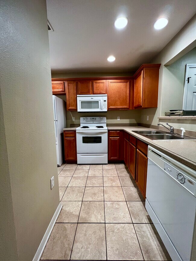 8709 Sheldon Creek Blvd, Tampa, FL 33615 Townhome Rentals in Tampa FL