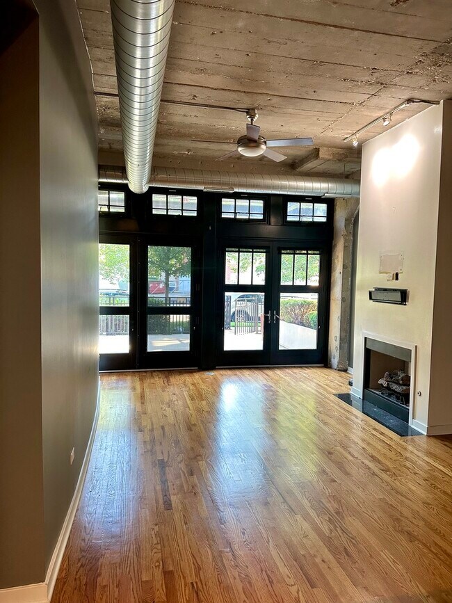 Building Photo - 1151 W 14th Pl