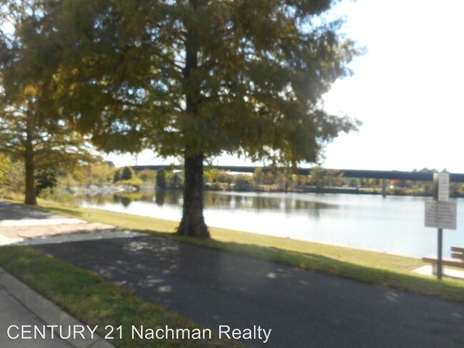 Building Photo - 3 br, 2.5 bath House - 320 Fountain Way