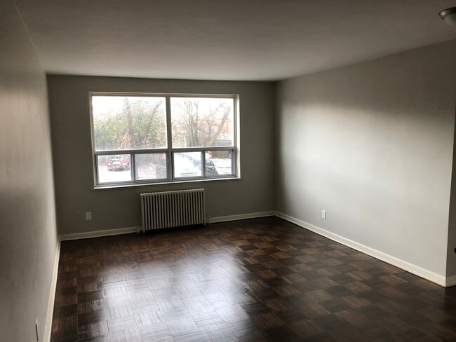 Building Photo - 15 Bater Ave