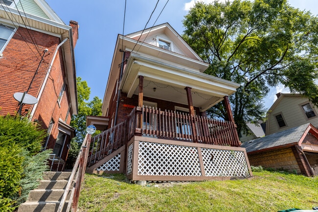 Building Photo - 208 Bosley St