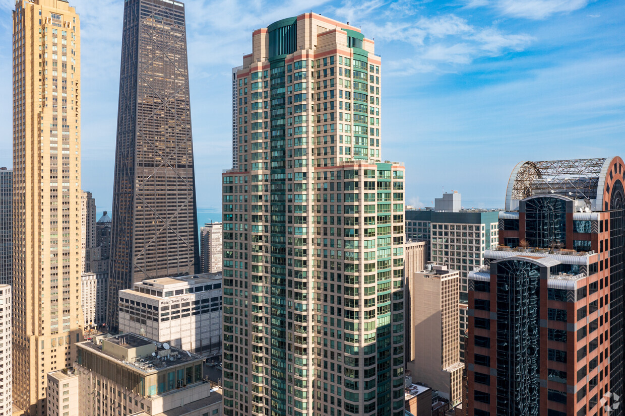 Foto principal - The Huron at 100 East