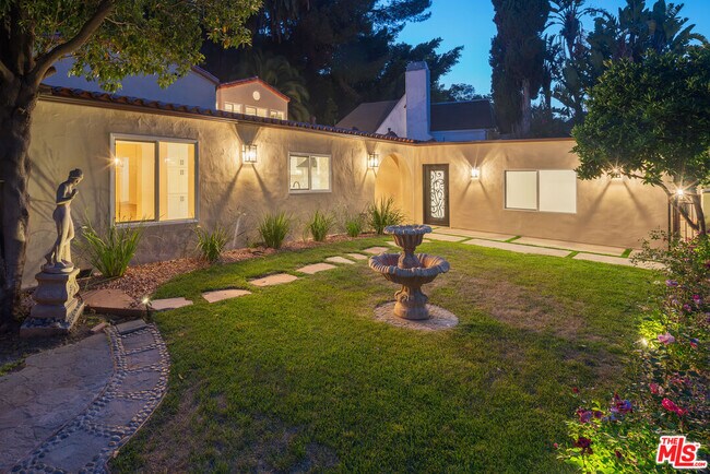 Foto del edificio - 1527 N Beverly Dr