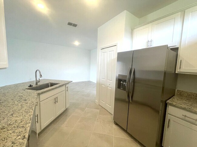 Foto del edificio - New Construction 2 Bedroom PLUS a Home Office Available in Lorraine Lakes