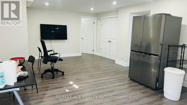 Building Photo - 2450 Bridle Rd