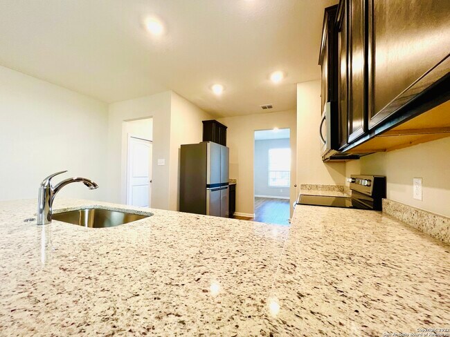 Foto del edificio - 9210 Foxing Blf