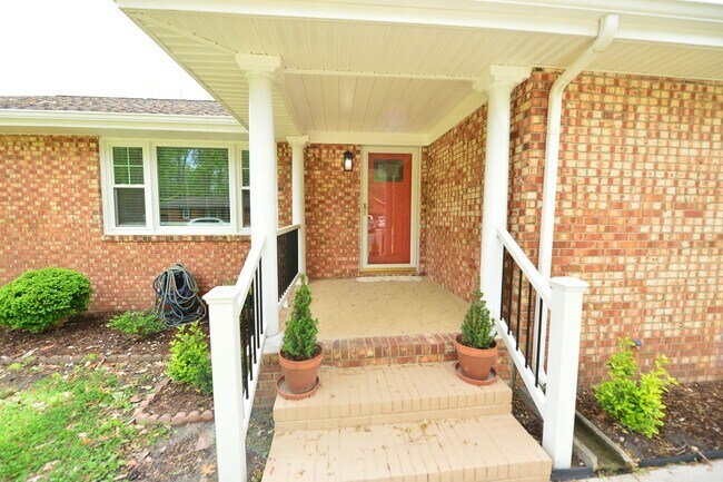 Foto del edificio - 817 Englewood Dr