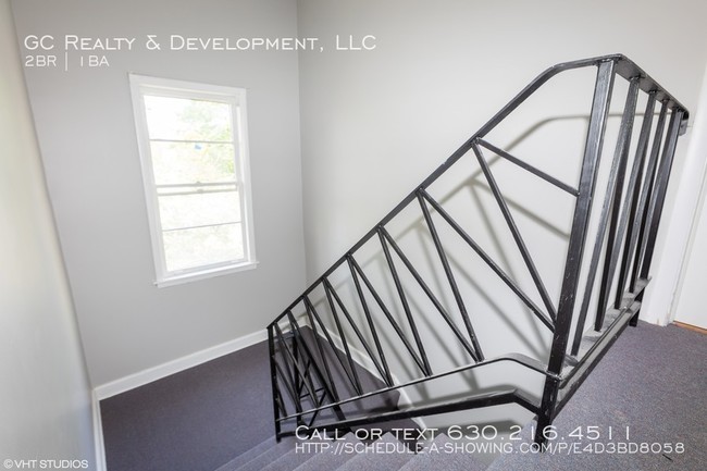 Building Photo - 8916 S Justine St