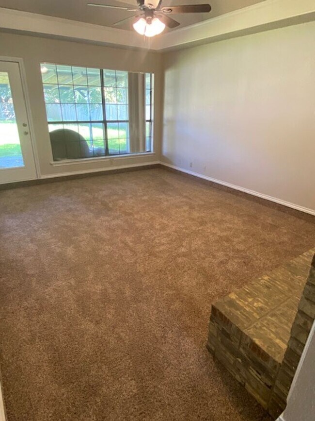 Foto del edificio - 3 BEDROOM 2 BATHROOM HOUSE IN DENTON