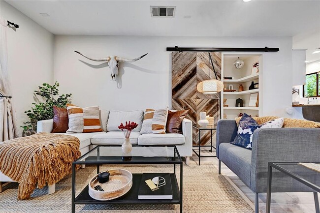 Foto del edificio - 2511 Friar Tuck Ln