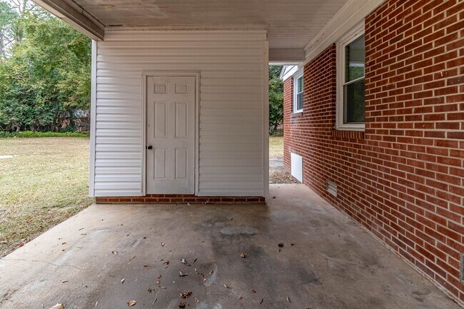 Foto del edificio - 3 BR | 1 BA Brick Home in Goldsboro *less than 2 miles from SJAFB!
