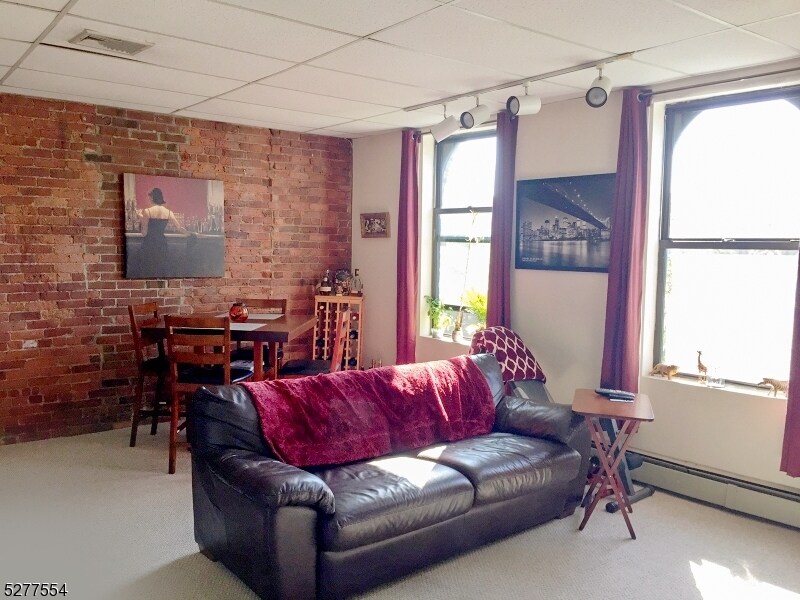 Foto principal - 431 Springfield Ave