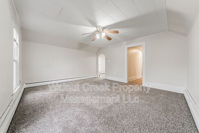 Building Photo - 870 S Main St