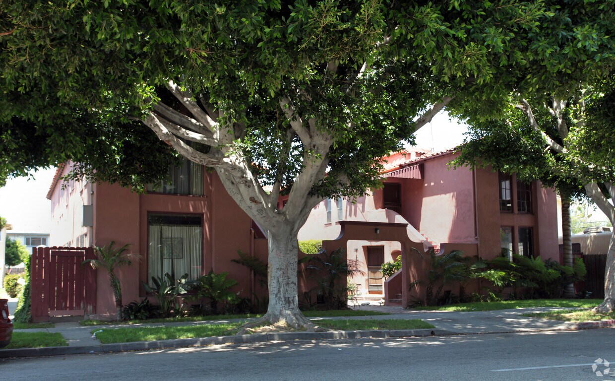 Foto del edificio - 1527-1535 E 3rd St