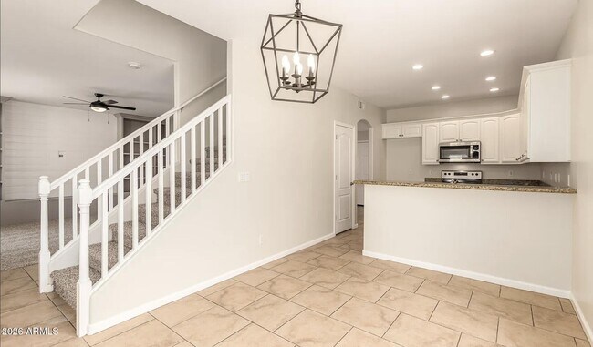 Building Photo - 711 S Paustian Cir