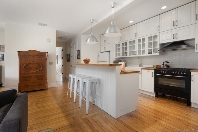 Foto del edificio - 31 Sharon Rd