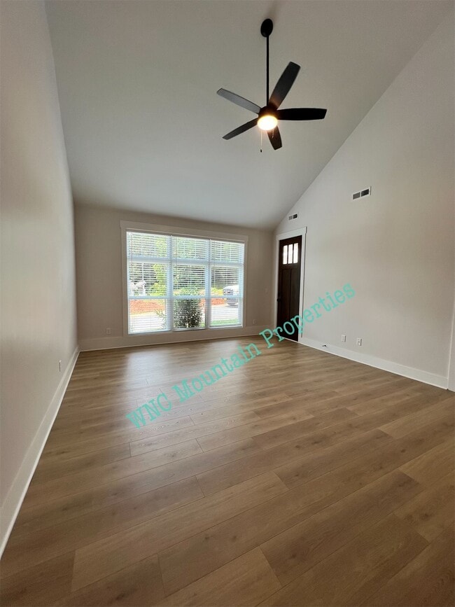 Building Photo - 7 Heartleaf Cir