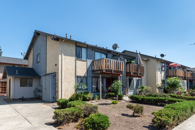 Building Photo - The Flint Court Apartments
