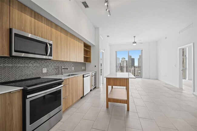 Foto del edificio - 2150 N Bayshore Dr
