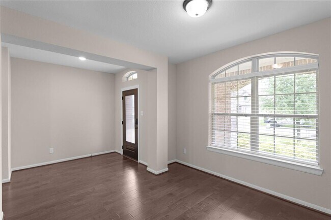 Building Photo - 23827 Via Leoni Dr