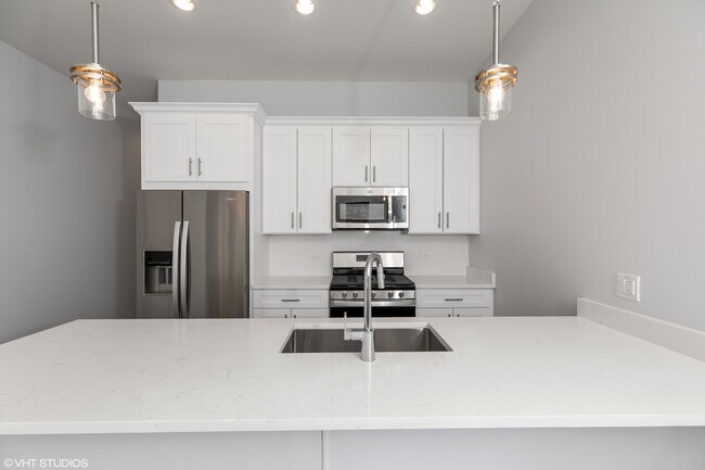Building Photo - 4921 S Vincennes Ave