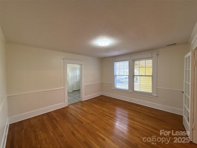 Building Photo - 1516 Pleasant Plains Rd