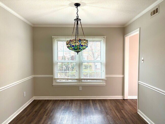 Building Photo - 3 Bedroom Townhome in Western Guilford District