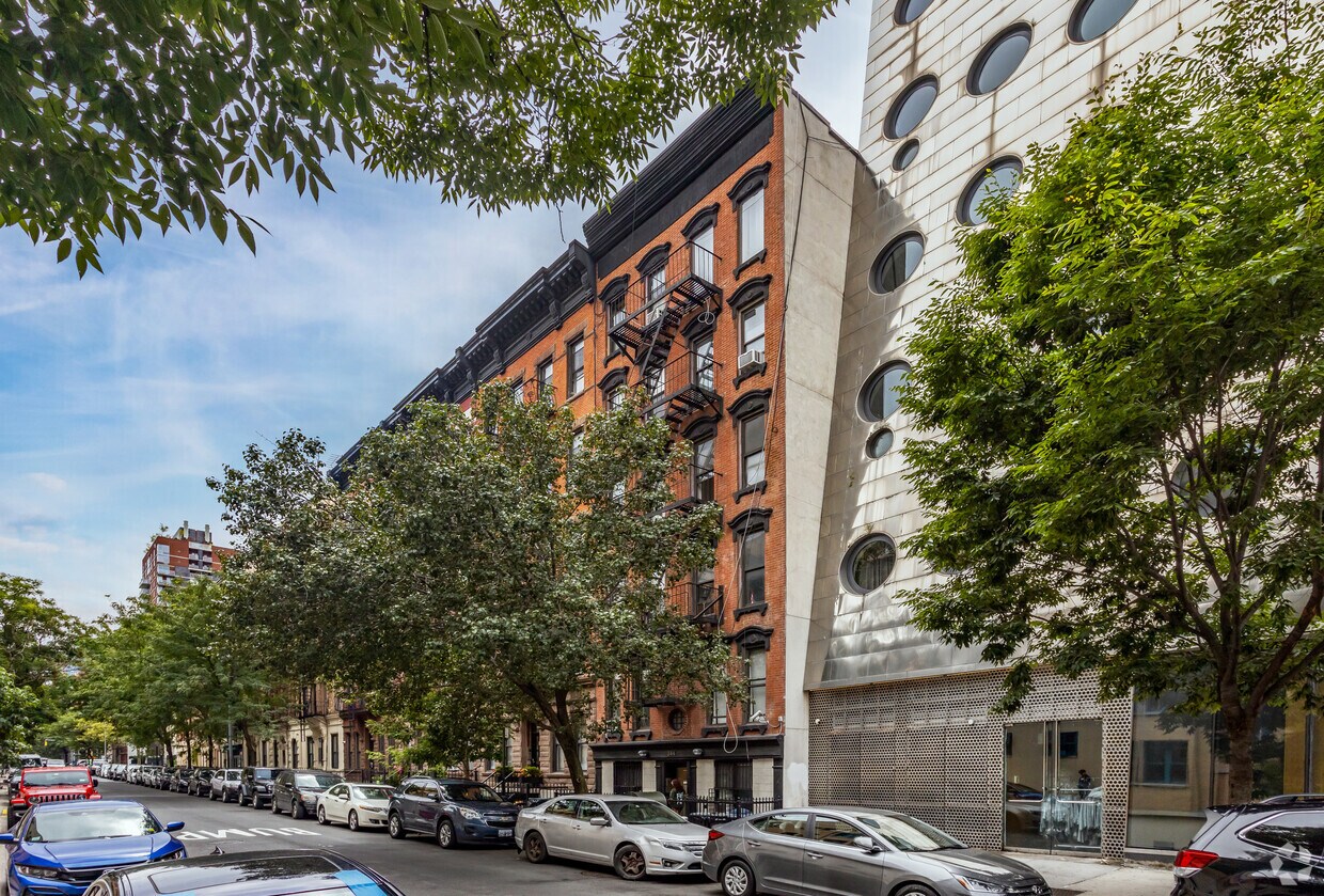 Primary Photo - 344 W 17th St