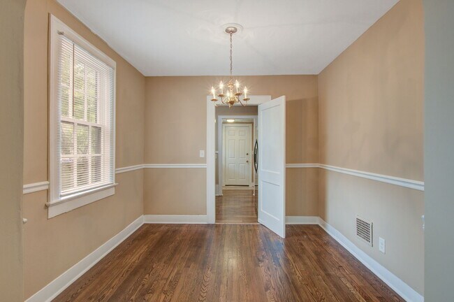 Foto del edificio - 15 Addlestone Ave