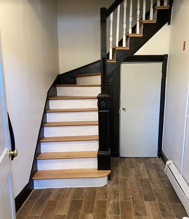 Building Photo - 3 Bed perfect for NEU