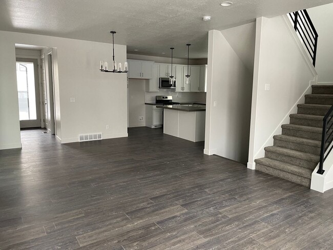 Building Photo - GET HALF OFF THE FIRST MONTHS RENT!!!
