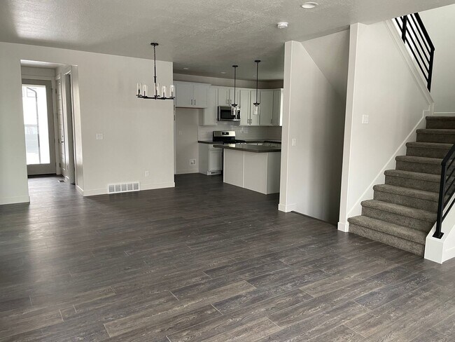 Foto del edificio - GET HALF OFF THE FIRST MONTHS RENT!!!